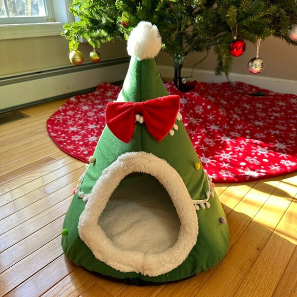 Christmas Pet House Tent Warm Sleeping Bed Indoor for Kitten and Puppy - Picture 4 of 8